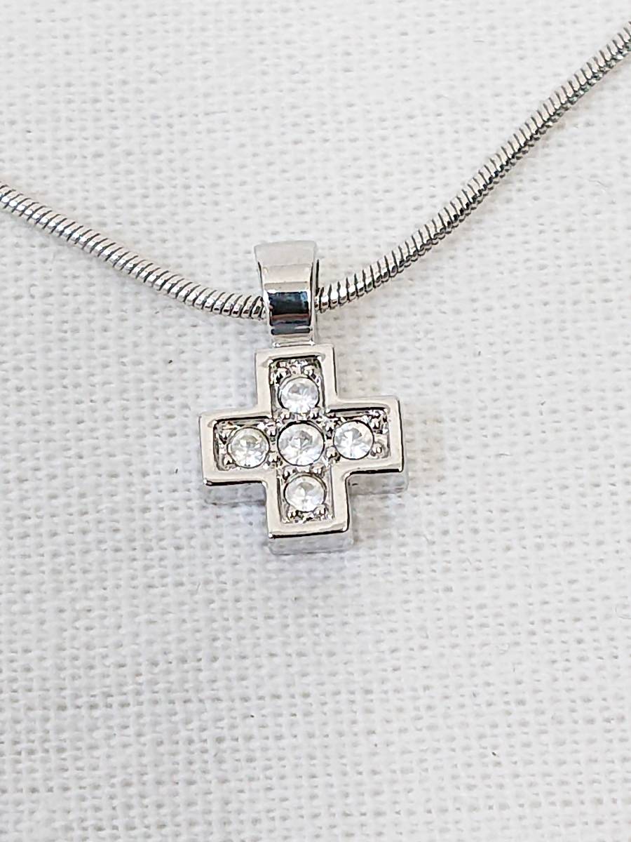 【中古 美品】★SWAROVSKI　スワロフスキー ネックレス クロスデザイン★レディースアクセサリー シルバー色【3308】